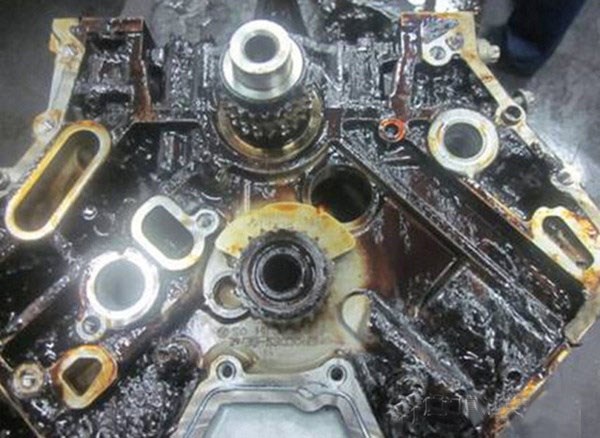 油泥过多导致发动机报废2 汽车养护品-爱德林&MOC 油泥过多导致发动机报废2 汽车养护品-爱德林&MOC