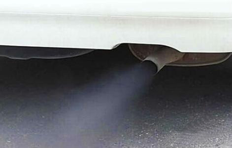 汽车养护品牌-爱德林&MOC专家给大家详解排气管冒蓝烟解决方法